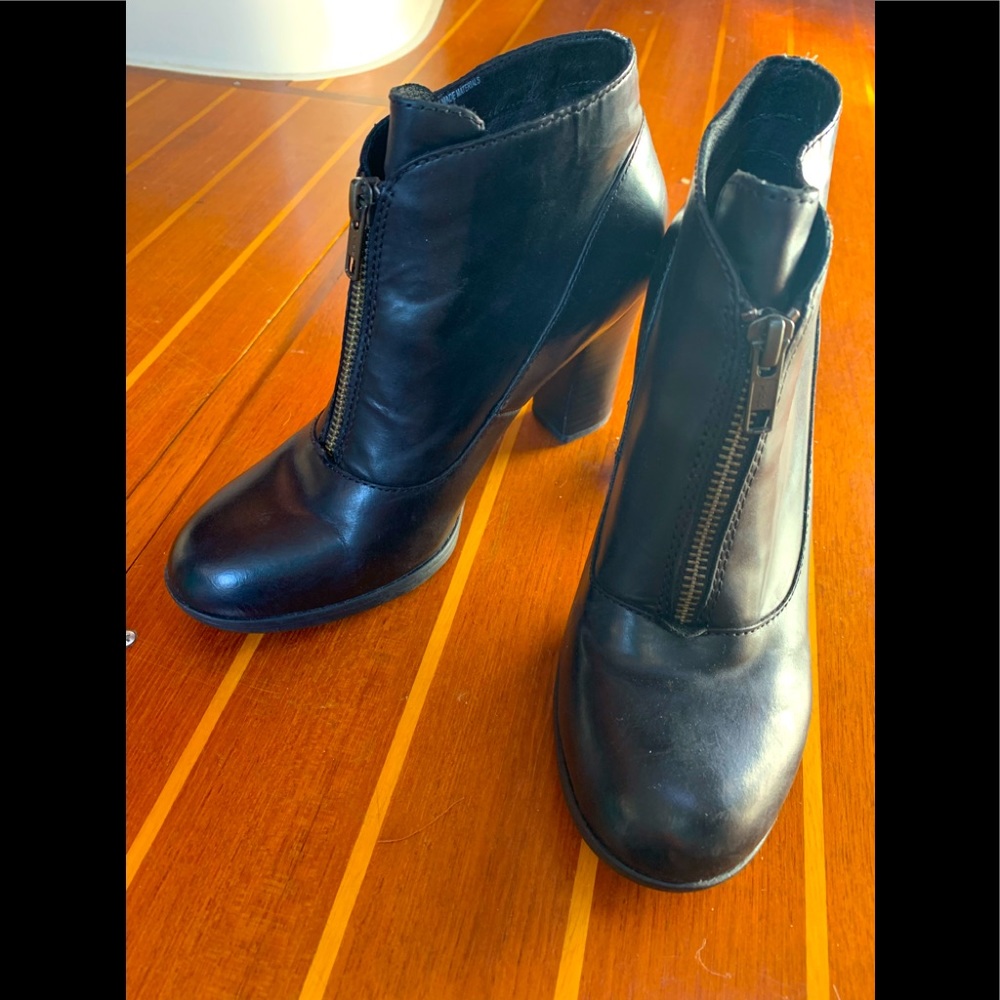 Born Black heeled booties 6M
